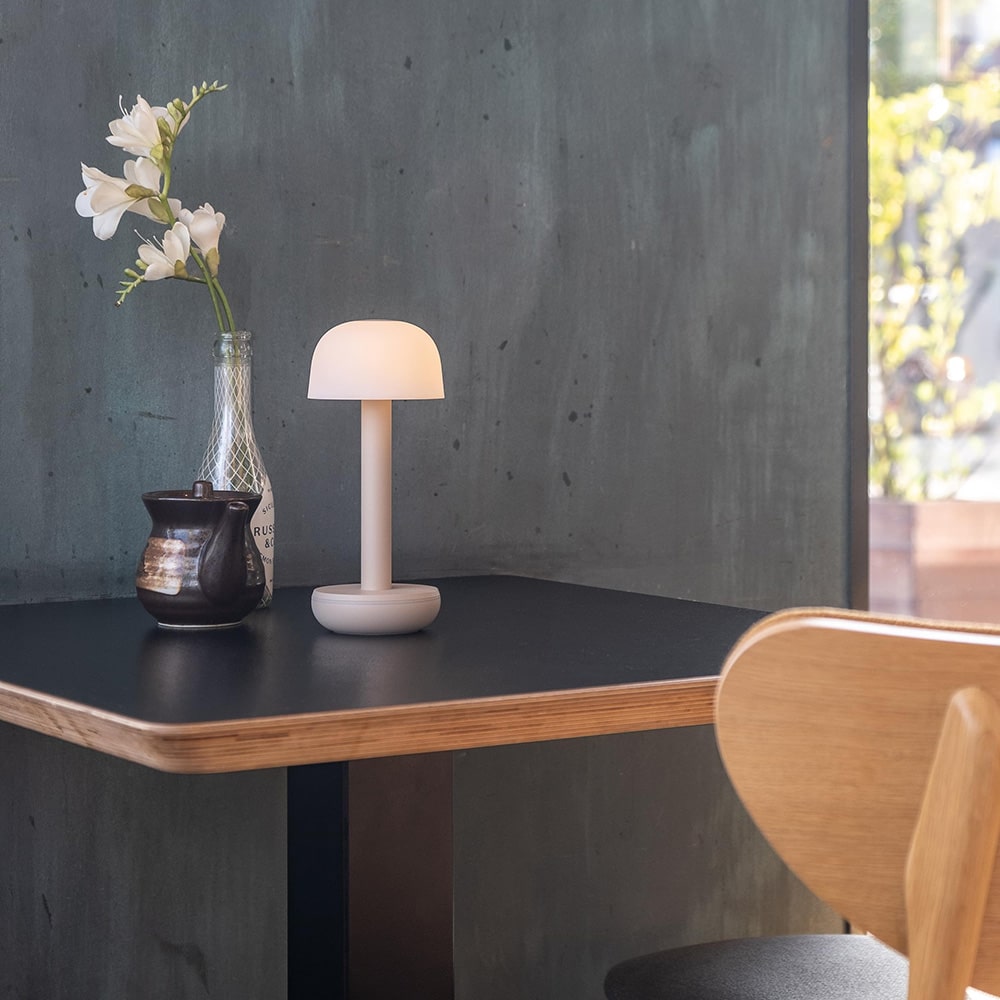 Įkraunamas šviestuvas "Too Frosted Beige"