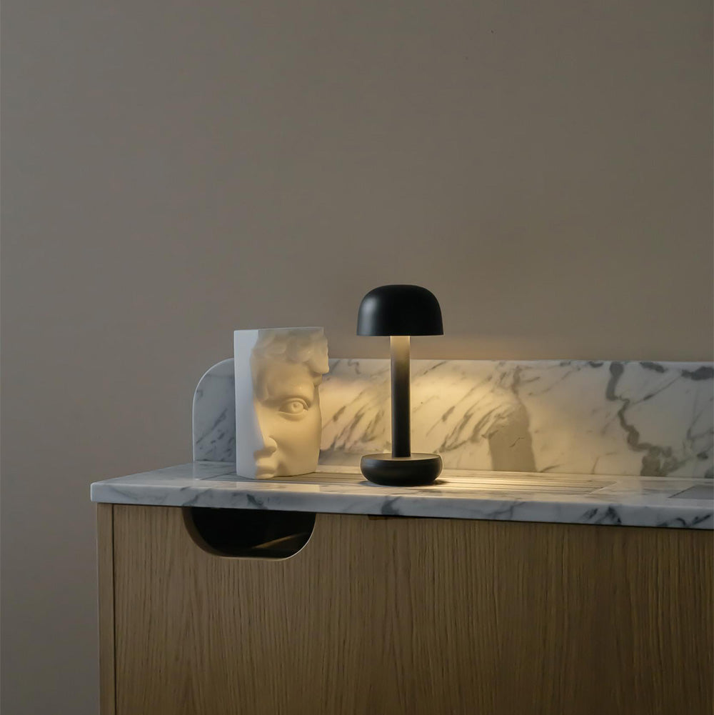 Įkraunamas šviestuvas "Too Black"